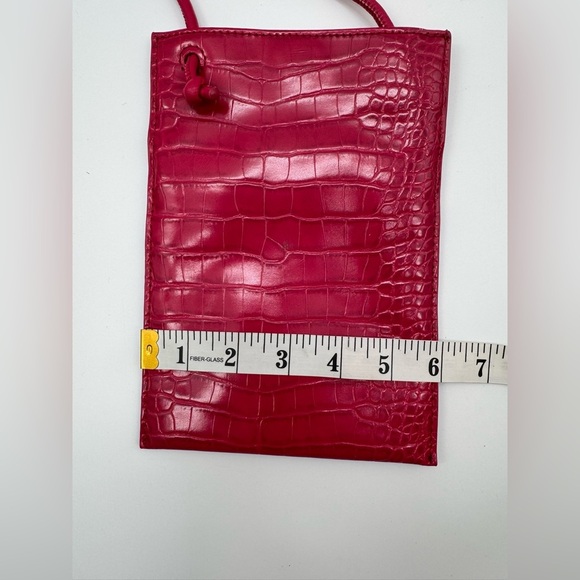 Elizabeth and James Phone Wallet Crossbody bag in faux pink croc, NWOT - Picture 7 of 7